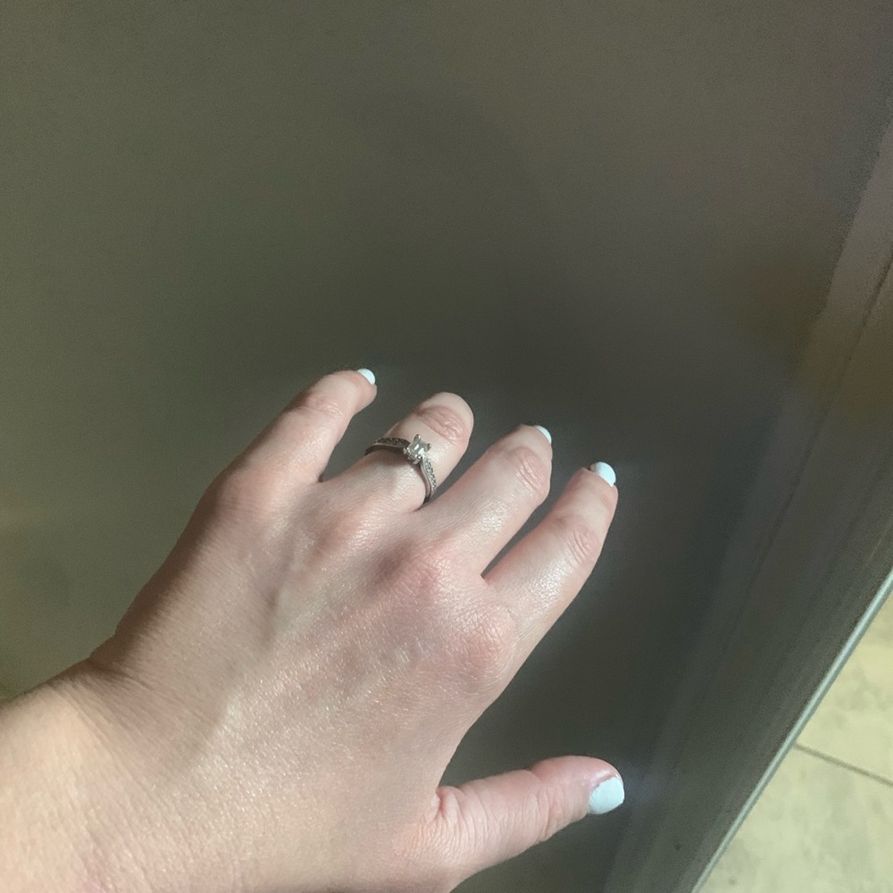 Diamond ring - Picture 2 of 3